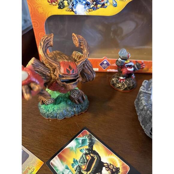 Skylanders Giants Starter Pack Nintendo 3DS. Open Box with cards like new. - Picture 3 of 6